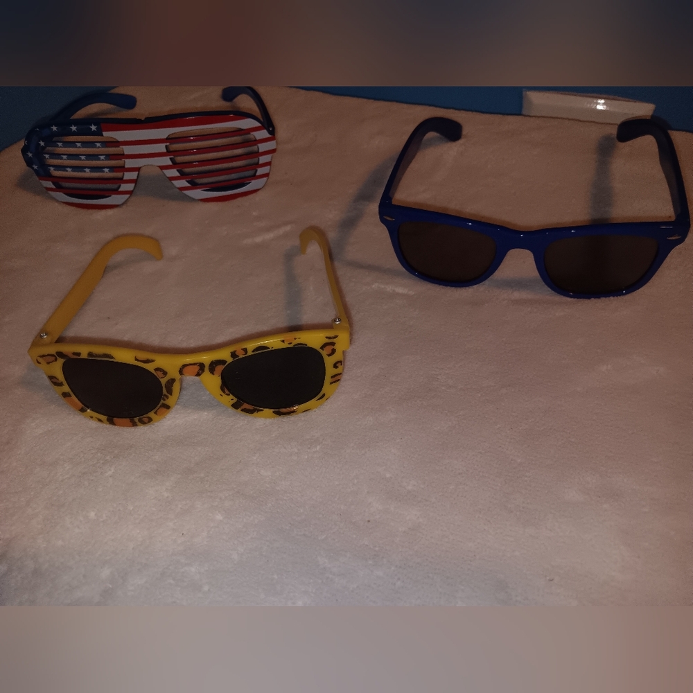 Kids Sunglasses Lot of 3 Pre-owned